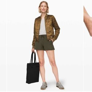 NWT Lululemon On the Fly Short *Woven *2.5" Dark Olive Green size 6